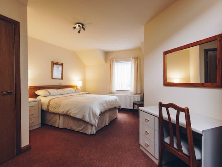 Strathroy Mews 6 - UKC4000