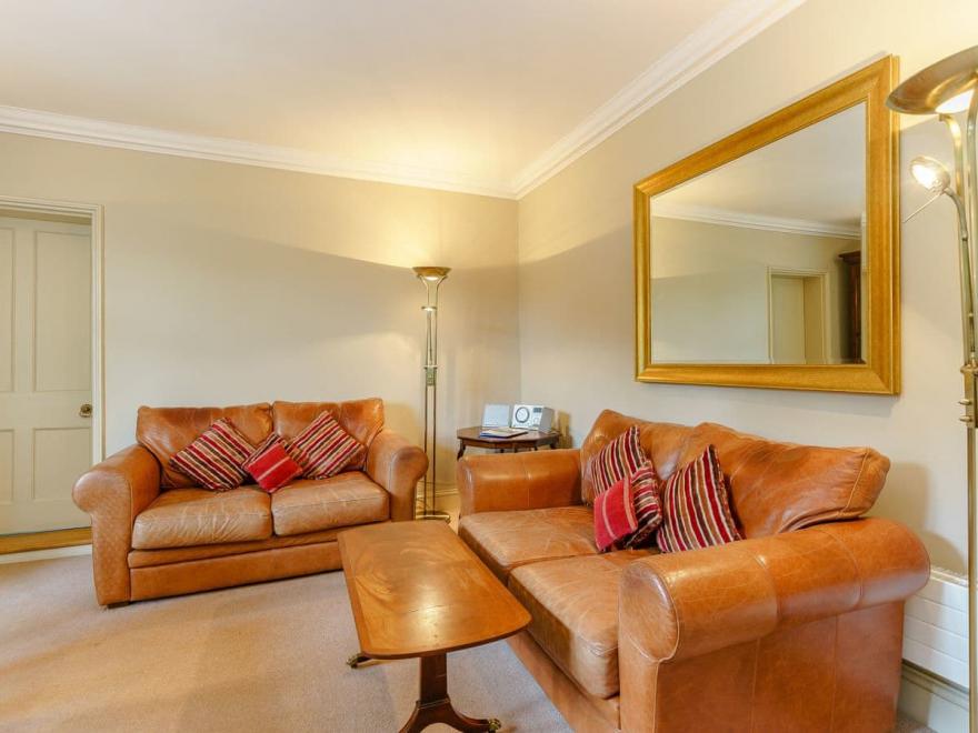 Sir Henry Sidney-UKC4033