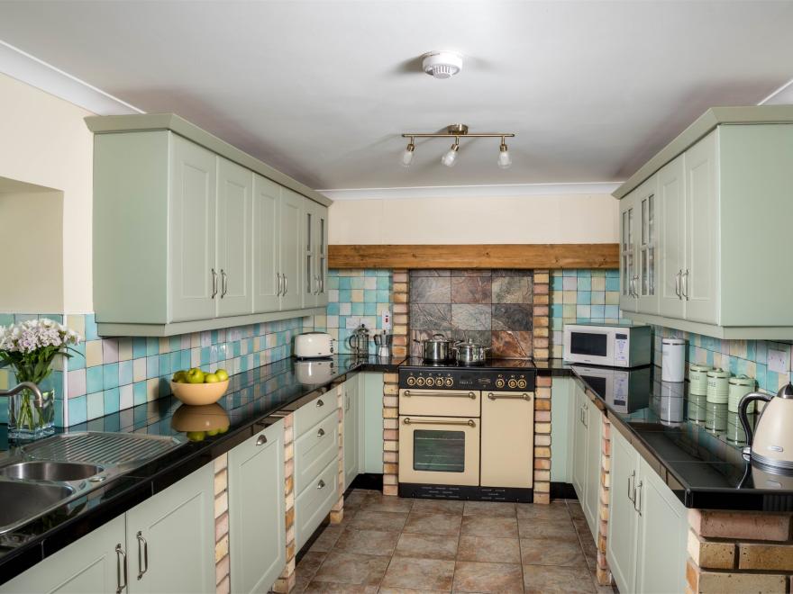 Cottage in Cwmtwrch-Uchaf, South Wales