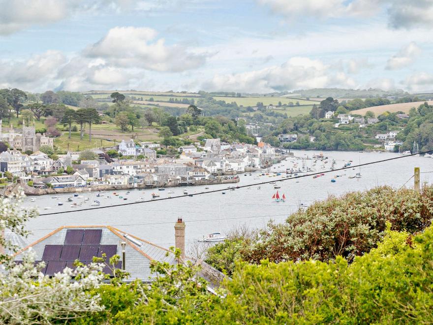 Bungalow in Polruan, South Cornwall