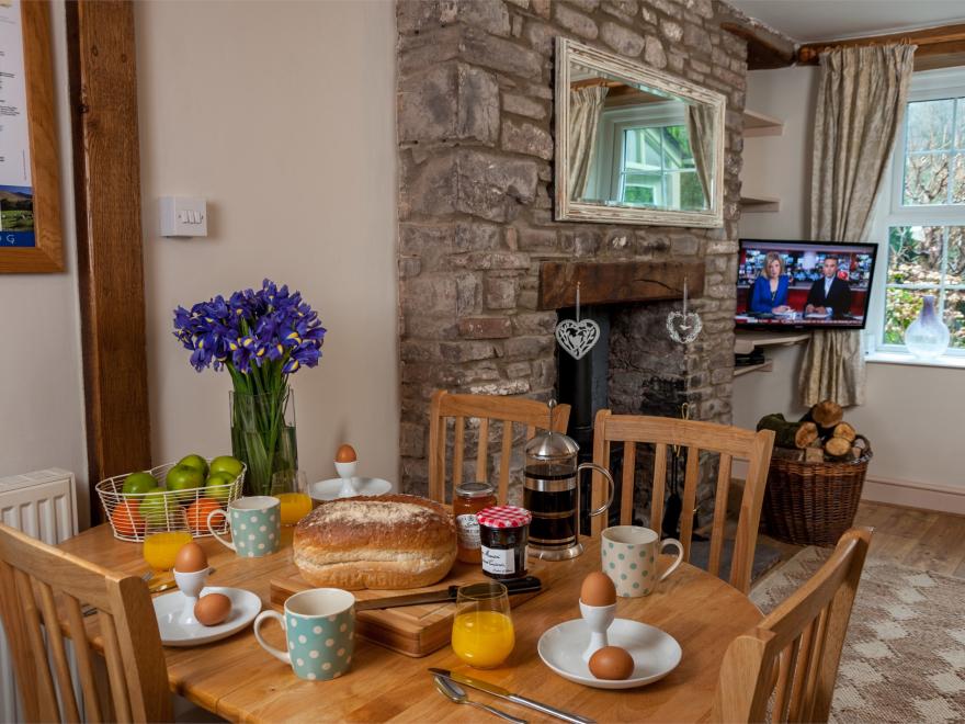 Cottage in Talybont- On-Usk, Mid Wales