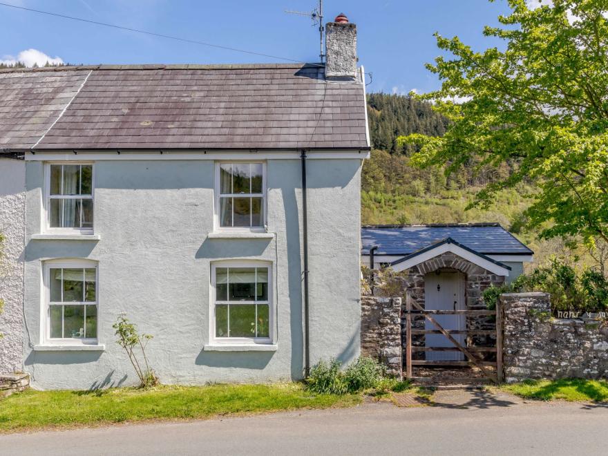 Cottage in Talybont-on-Usk, Mid Wales