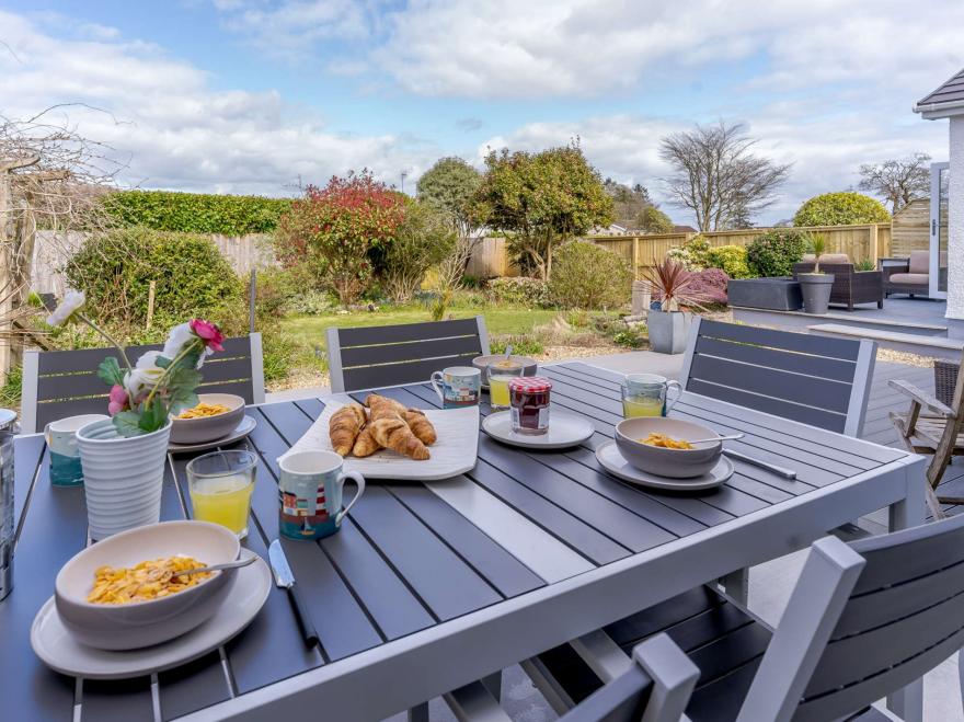 Bungalow in Saundersfoot, West Wales