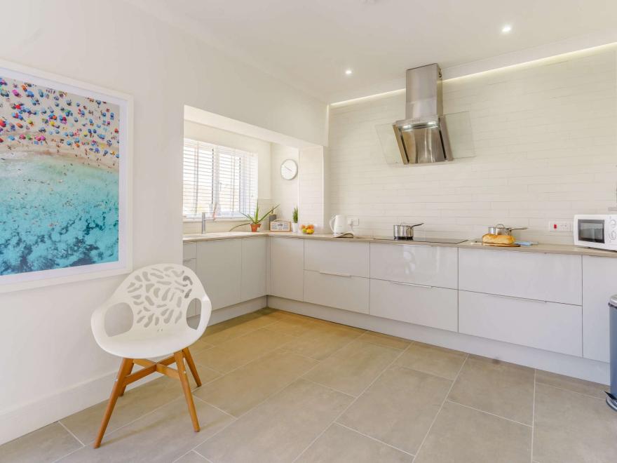 Bungalow in Saundersfoot, West Wales