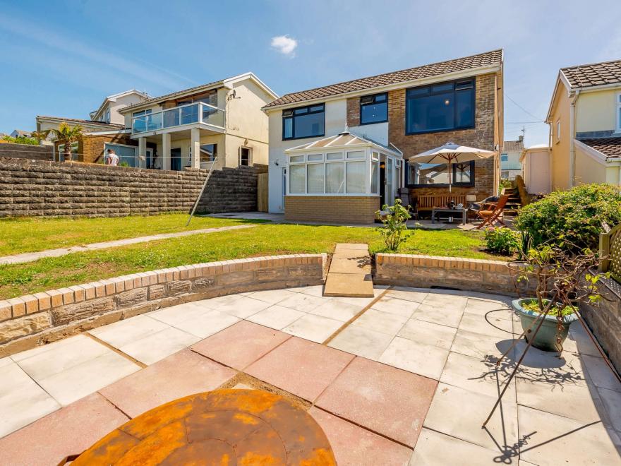 Bungalow in Ogmore-By-Sea, South Wales