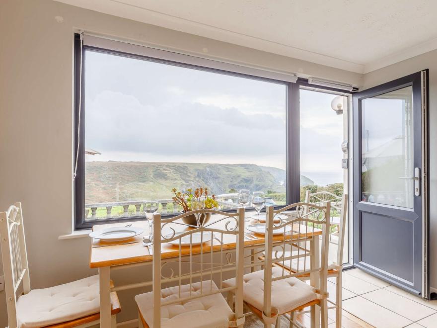 Bungalow in Mullion Cove, West Cornwall