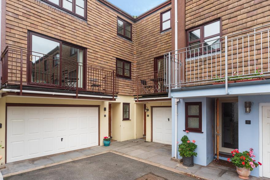 9 Rosemount Court