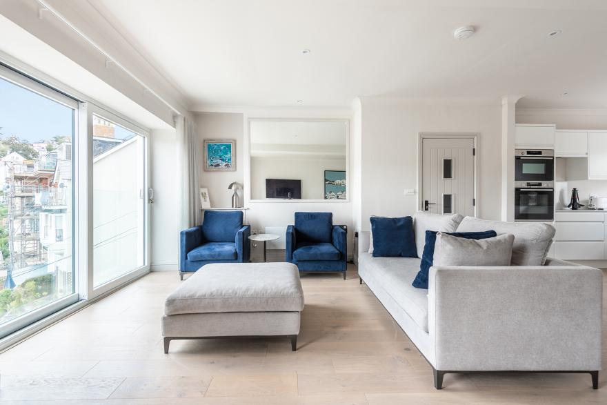 5a Courtenay Terrace