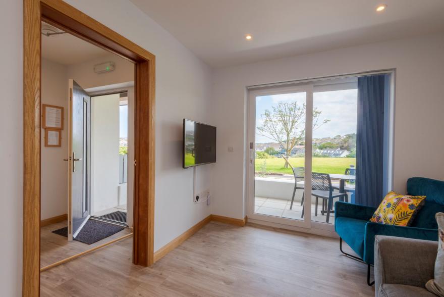 Porth Beach Garden Villas - Twin bed