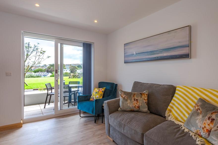 Porth Beach Garden Villas - Twin bed