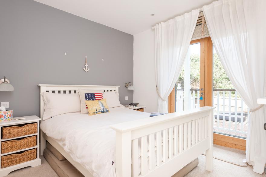 1 Edith Mews