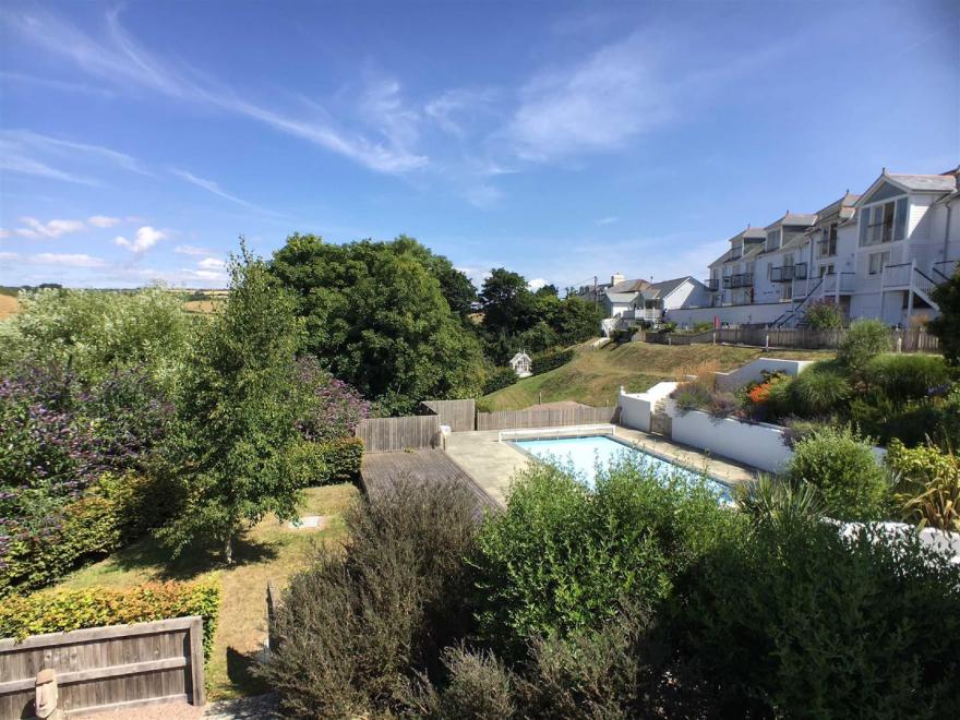 1 Edith Mews