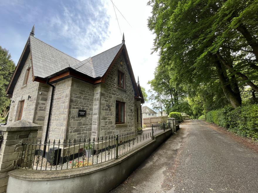 Duporth Lodge