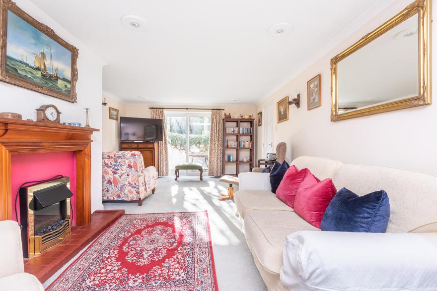 Clovelly Cottage