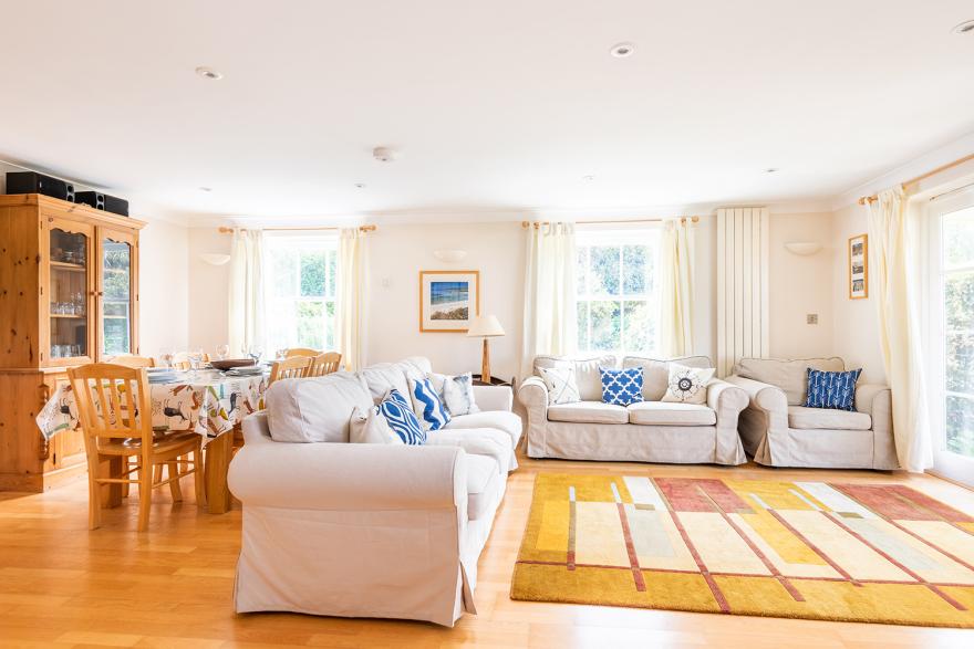 1 Thurlestone Beach Apartments