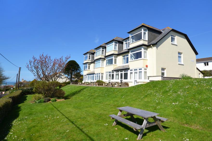 3 West Park Apartment