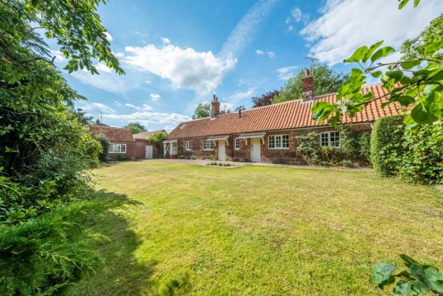 The Long Cottage (6)