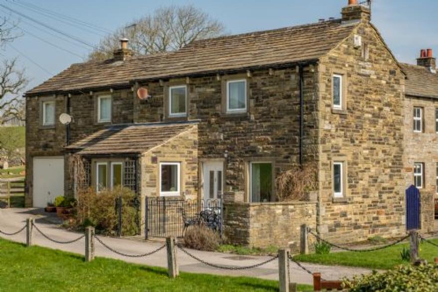 1 Riverside Cottages