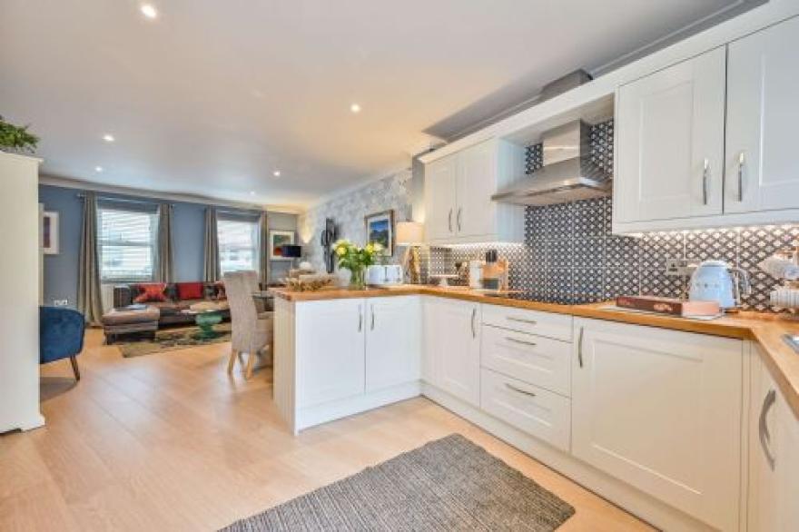 Lisburne Place