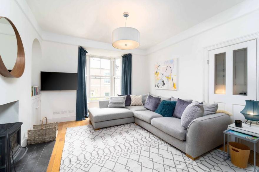 St Hilary – St Ives – Sleeps 8 – Sea Views