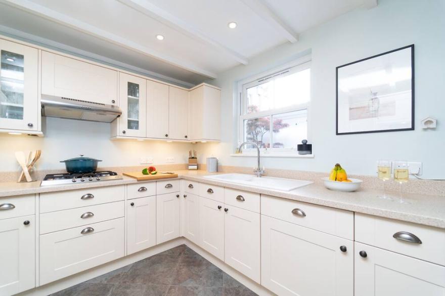 St Hilary – St Ives – Sleeps 8 – Sea Views