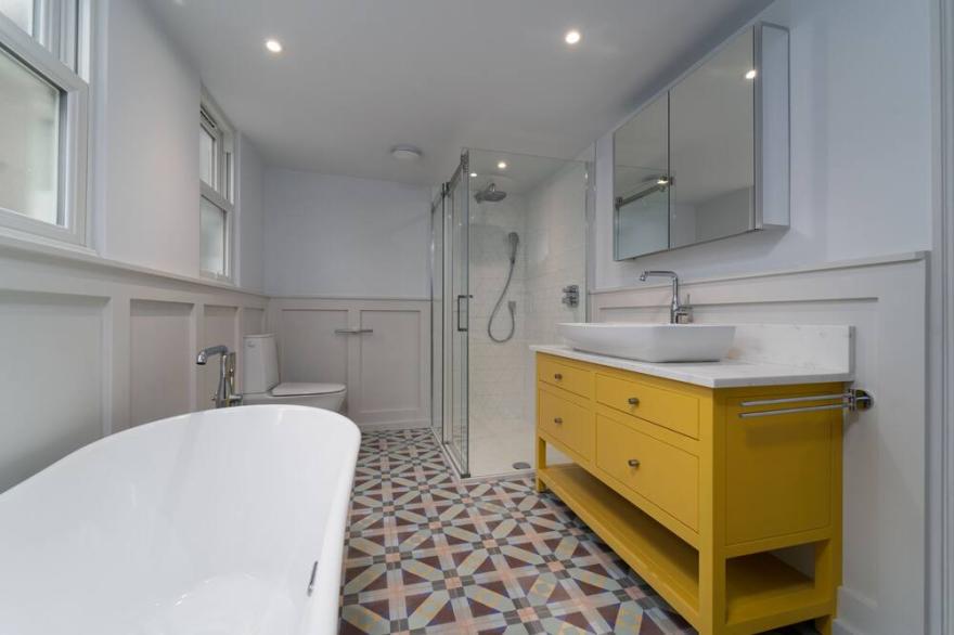 St Hilary – St Ives – Sleeps 8 – Sea Views