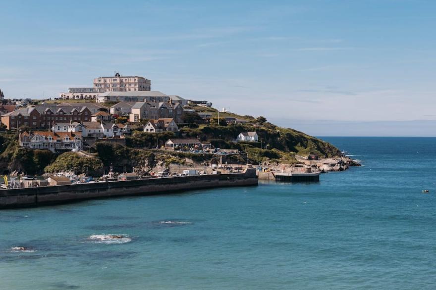 Stunning views luxury beach apartment with parking