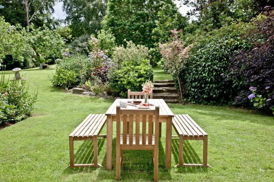 Cregoes -  a cottage that sleeps 8 guests  in 4 bedrooms