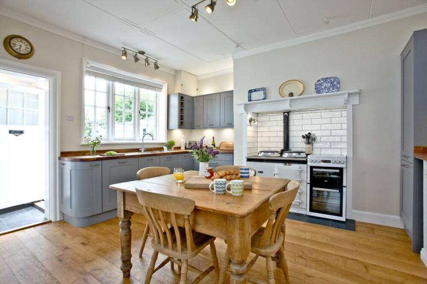 Cregoes -  a cottage that sleeps 8 guests  in 4 bedrooms