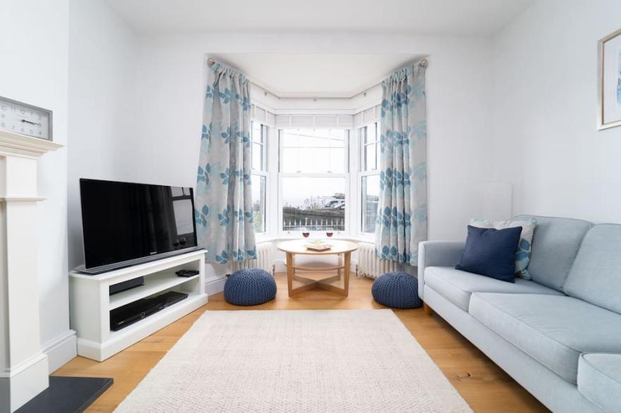Victoria House – Sleeps 8  - Parking  - Sea Views  - Outside Space