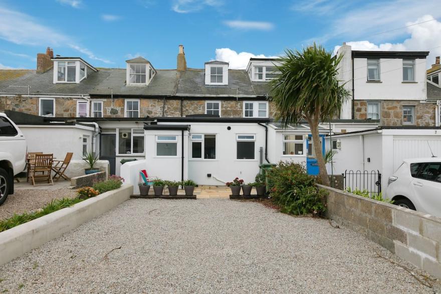Opechee - Downalong St Ives – Sleeps 6 – Sea Views – Parking for Two Cars