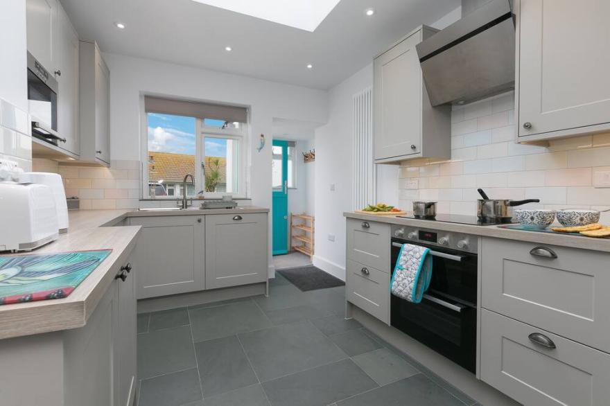 Opechee - Downalong St Ives – Sleeps 6 – Sea Views – Parking for Two Cars
