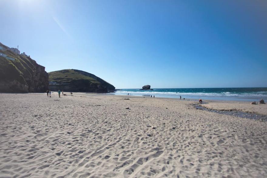 Salty's Cottage is a quintessential cottage in the heart of bustling St Agnes