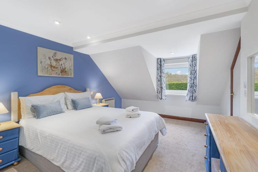 Conveniently located to explore all that Cornwall and Devon have to offer