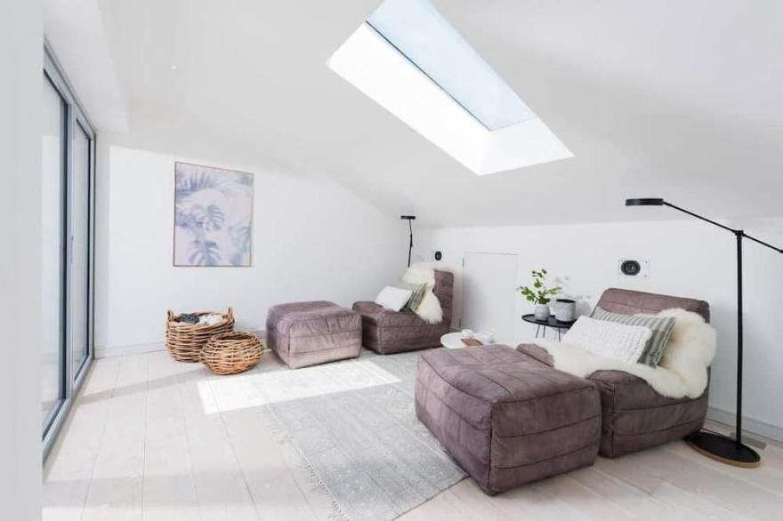 Beachfront Townhouse w/ Lovely Sea Views, Newquay