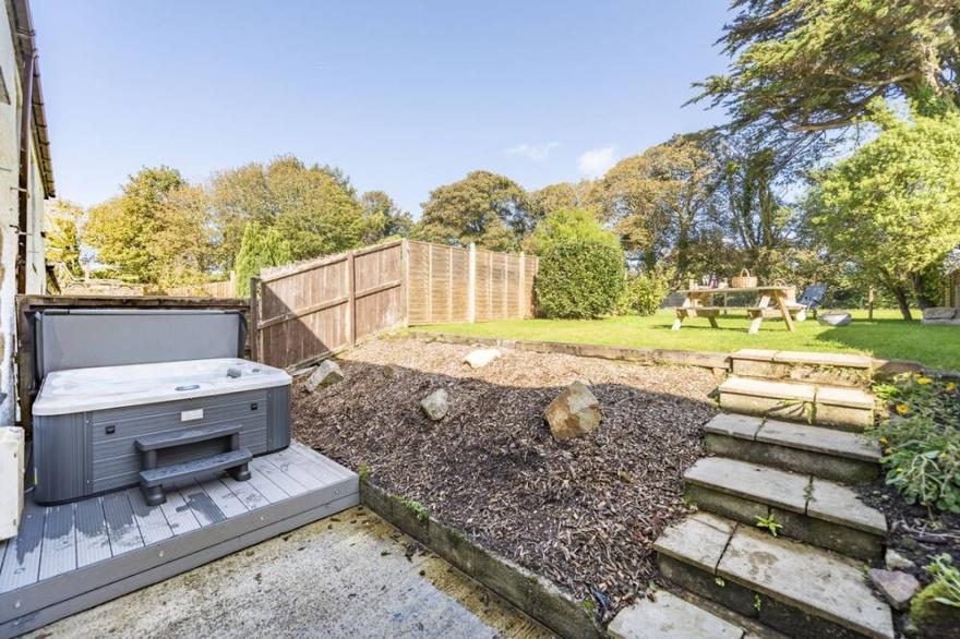 Aval Dor Barn, Croft Hooper -  a cottage that sleeps 5 guests  in 2 bedrooms