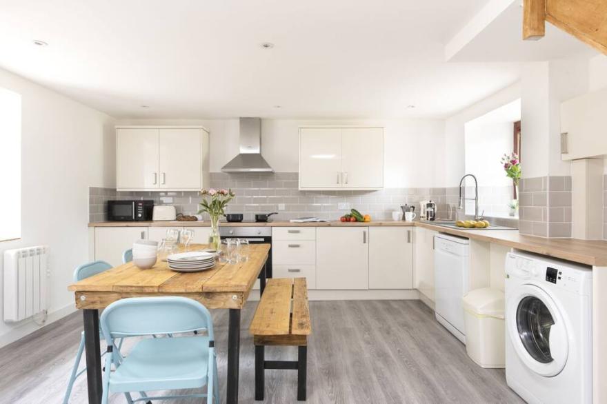 Aval Dor Barn, Croft Hooper -  a cottage that sleeps 5 guests  in 2 bedrooms