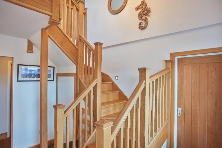 Seawynds is a lovely spacious property with panoramic coastal views set above the picturesque cove o