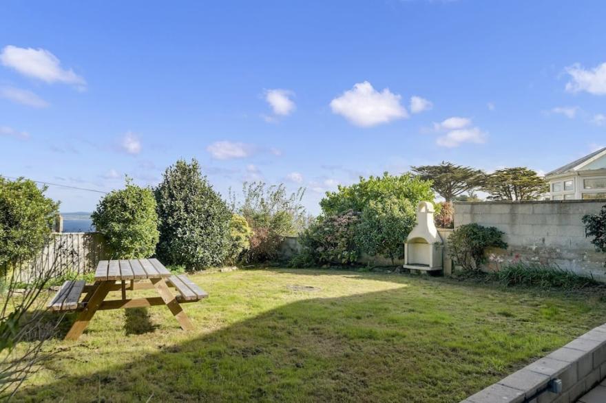 Large House with Panoramic Sea Views & Parking