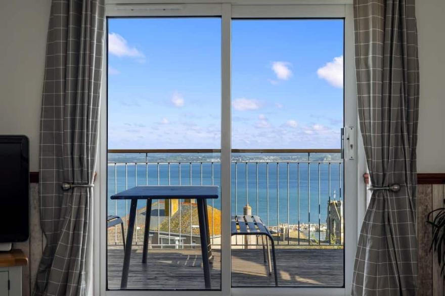 Large House with Panoramic Sea Views & Parking