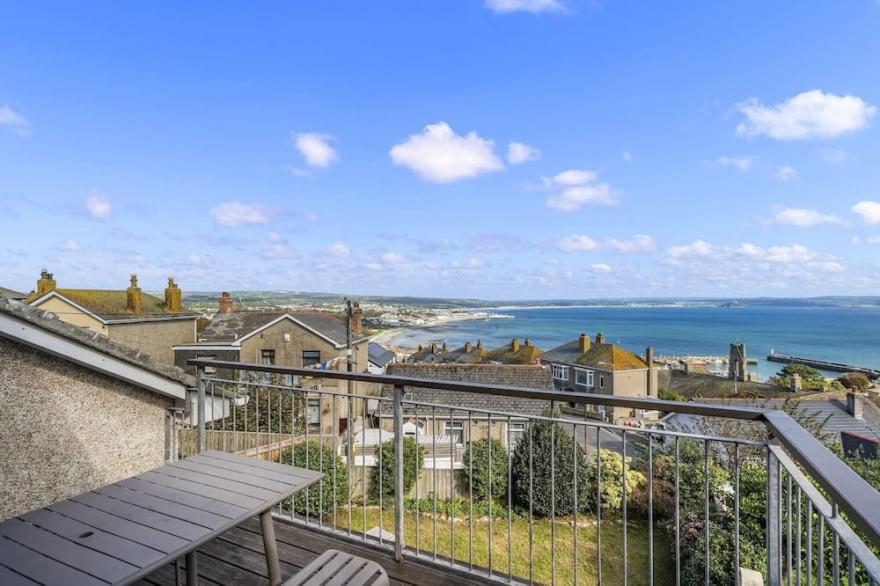 Large House with Panoramic Sea Views & Parking