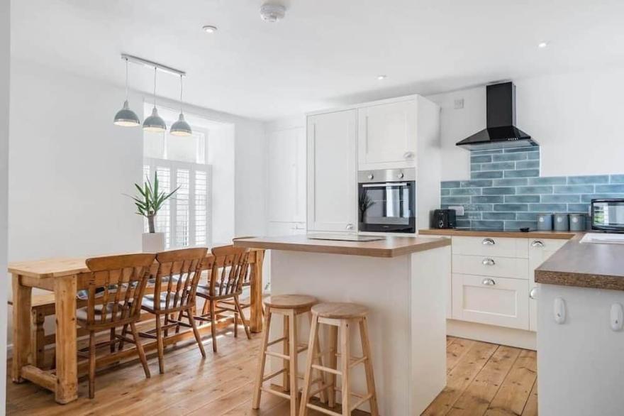 Cottage in Central Falmouth, Parking & Garden