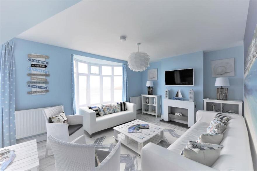 Gull Rock is a Frontline House above Porthmeor Beach,  with Amazing Sea Views