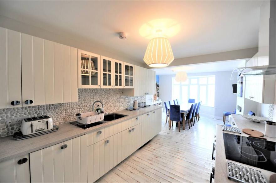 Gull Rock is a Frontline House above Porthmeor Beach,  with Amazing Sea Views