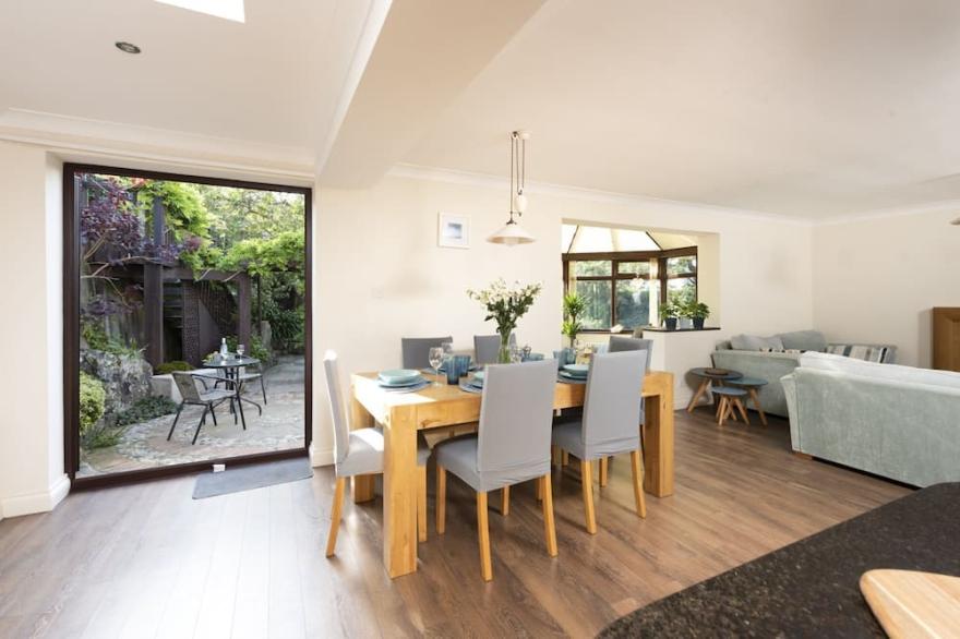 Porthmeor Sands -  a cottage that sleeps 6 guests  in 3 bedrooms