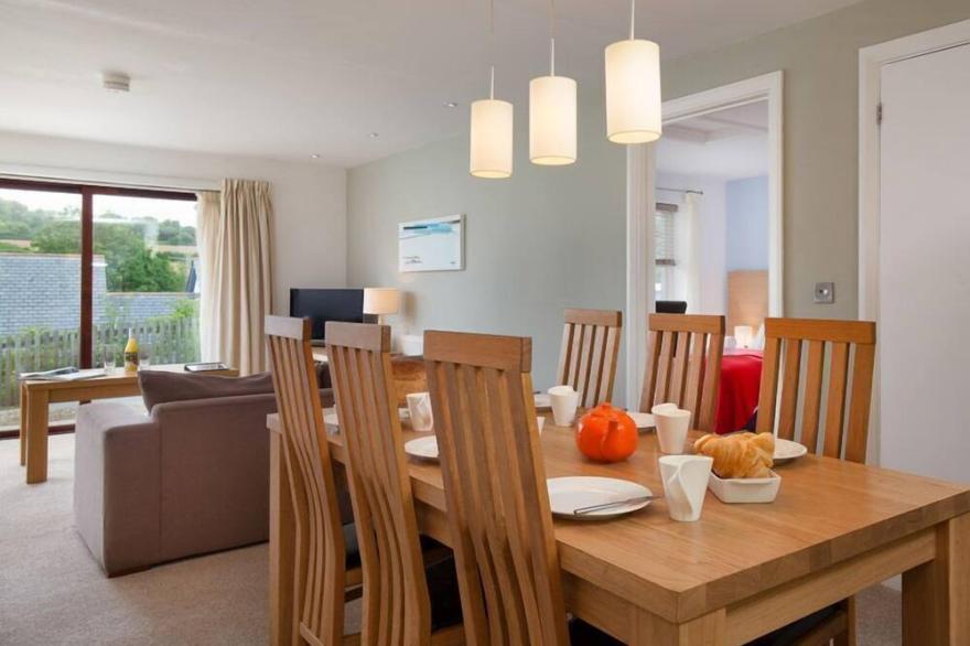 3 Bedroom 5* cottage with private hot tub