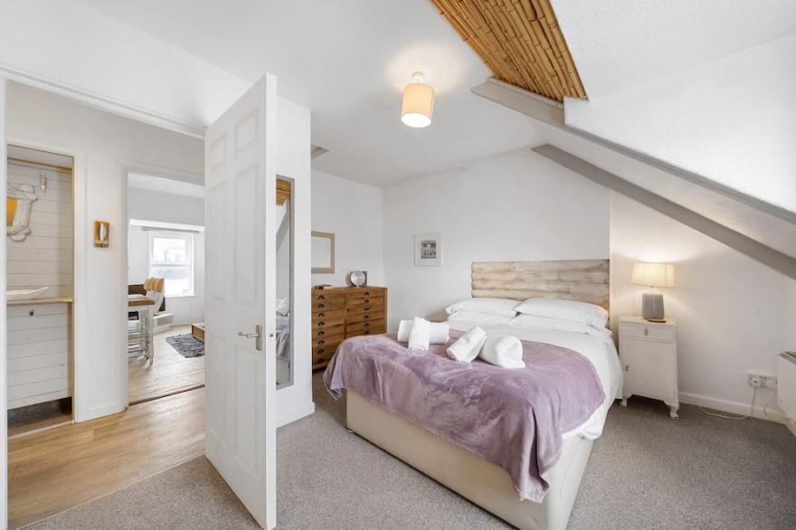 Beach-Style Flat, 2 Min Walk to Tolcarne Beach