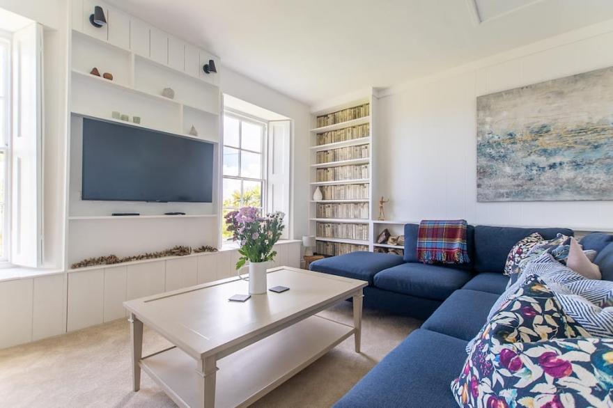 Primrose Cottage – Parking - Sea Views - Sleeps 6  - Pet Friendly