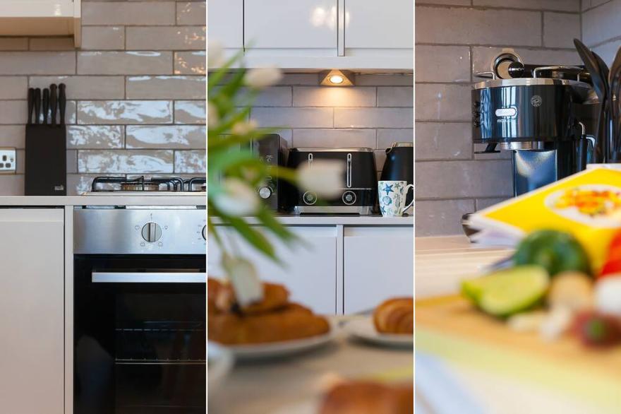 Sea Salt – St Ives – Sleeps 4 – Sea Views – Parking – Outside Space