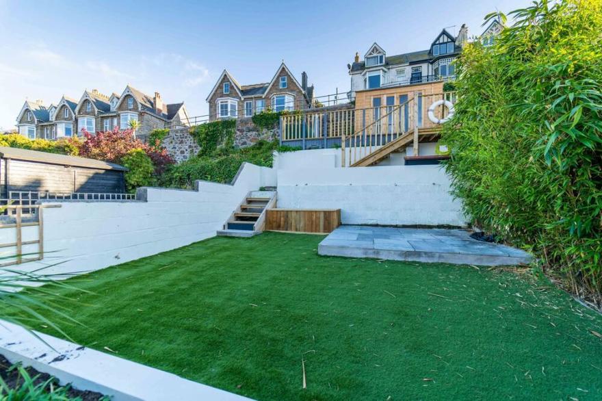 23 Trenwith Place – Sleeps 8 – Sea Views - Parking